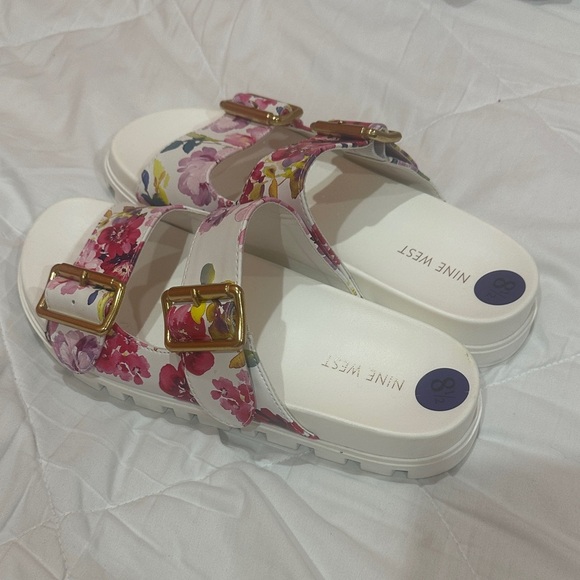 NEW Nine West Floral Buckle Sandals - White and Pink size 8 1/2 - Picture 2 of 6